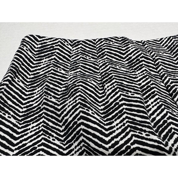 Chico's Women's So Slimming Side Zip Black And White Size 0 Crop Super Comfy - Picture 14 of 14